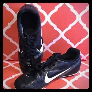 Nike Boys Size 4.5 Soccer Cleats